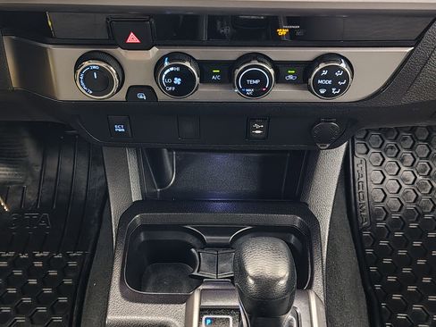 Used 2016 Toyota Tacoma SR5 image 30