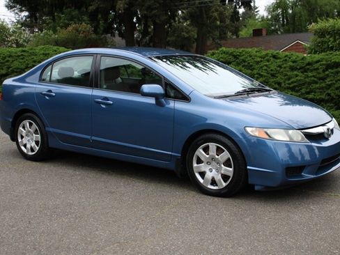 Used 2010 Honda Civic LX image 2