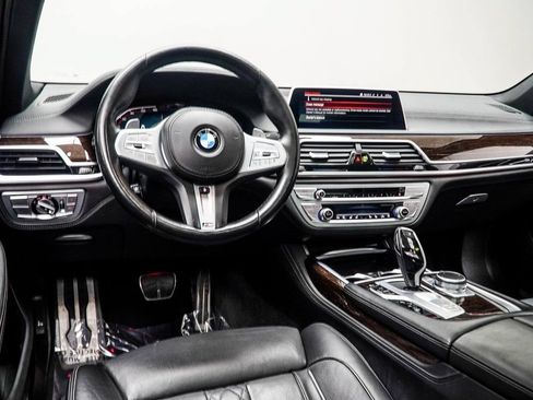 Used 2021 BMW 740i xDrive w/ M Sport Package AWD/4WD image 5