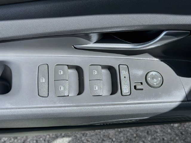 Used 2024 Hyundai Elantra SEL w/ Convenience Package FWD image 18