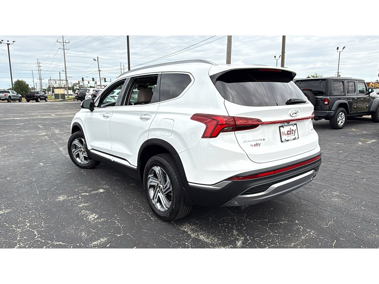 Used 2023 Hyundai Santa Fe SEL w/ Premium Package AWD/4WD image 5