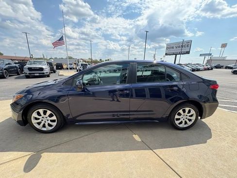 Used 2023 Toyota Corolla LE image 3