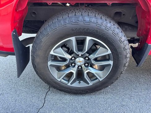 Used 2025 Chevrolet Silverado 1500 LT AWD/4WD image 15