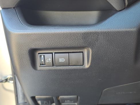 Used 2019 Toyota RAV4 LE FWD image 25