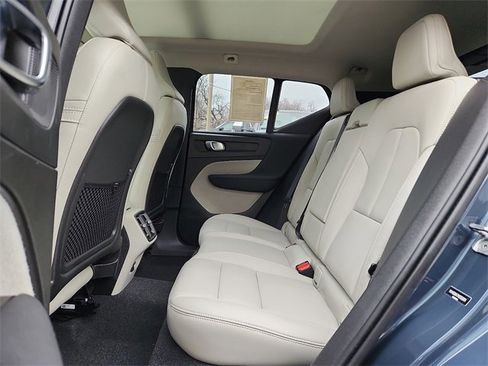 Used 2021 Volvo XC40 T5 Momentum w/ Premium Package image 10