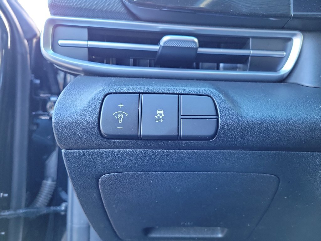 Used 2025 Hyundai Elantra SEL FWD image 25