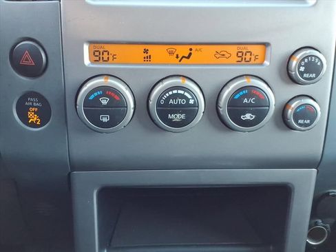 Used 2005 Nissan Pathfinder SE Off-Road RWD image 15