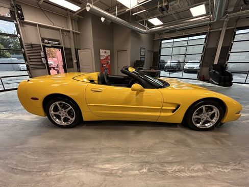 Used 2002 Chevrolet Corvette Convertible w/ Preferred Equipment Group2 image 32