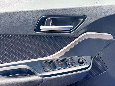 Used 2020 Toyota C-HR LE image 18