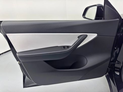 Used 2021 Tesla Model Y Performance image 40