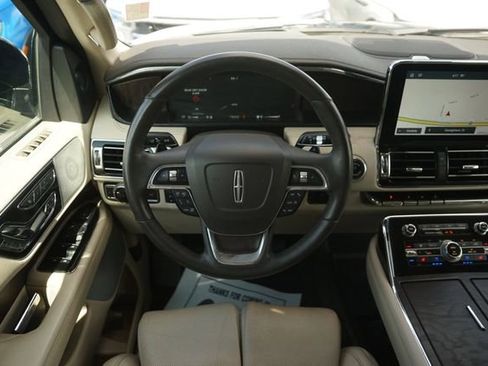 Used 2020 Lincoln Navigator L Reserve w/ Equipment Group 208A Reserve AWD/4WD image 24