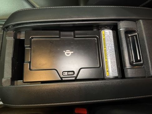 Used 2022 Toyota Highlander XLE AWD/4WD image 28