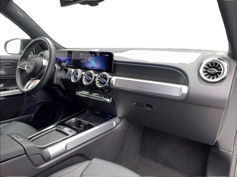 Used 2024 Mercedes-Benz EQB 300 4MATIC image 27