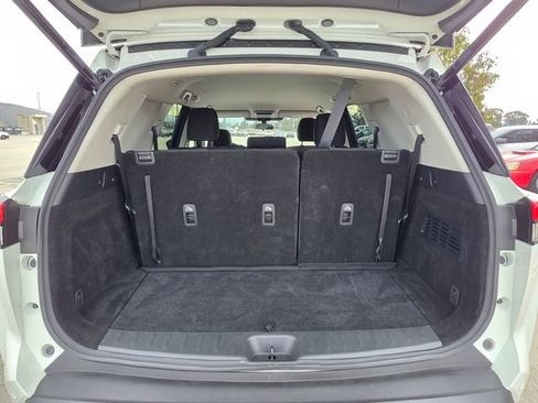 Used 2025 Nissan Pathfinder SV FWD image 12