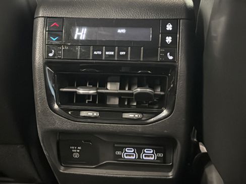 Used 2023 Jeep Grand Cherokee L Limited AWD/4WD image 35