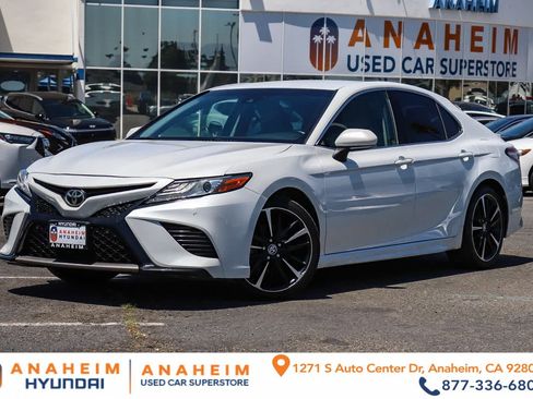 Used 2018 Toyota Camry XSE FWD image 1