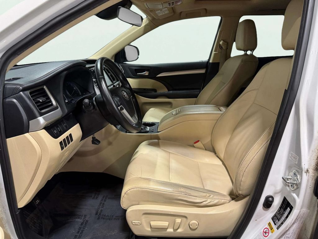 Used 2019 Toyota Highlander XLE AWD/4WD image 24