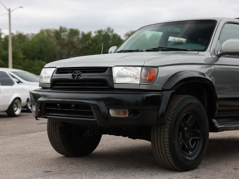 Used 2001 Toyota 4Runner SR5 image 33