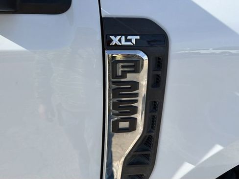 Used 2023 Ford F250 XLT w/ F-250 >10K GVWR Package image 10