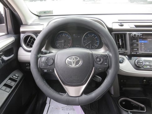 Used 2018 Toyota RAV4 XLE w/ Plus Extra Value Package AWD/4WD image 14