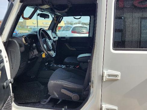 Used 2018 Jeep Wrangler Unlimited Sport image 11