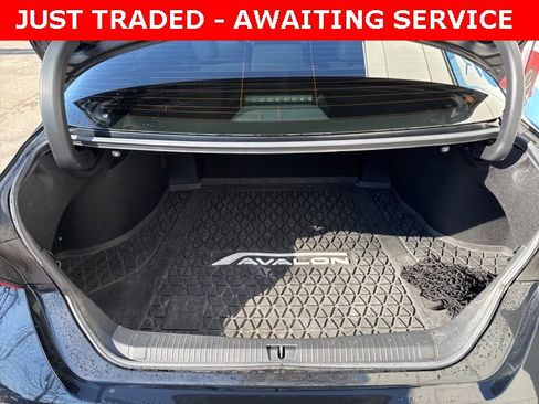 Used 2021 Toyota Avalon XLE image 13