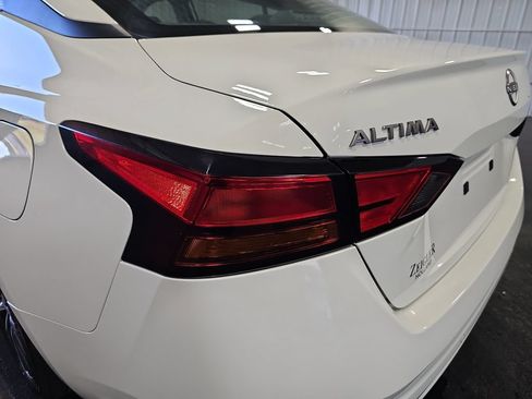 Used 2025 Nissan Altima 2.5 SV FWD image 32