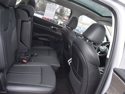 Certified 2023 Kia Sorento S w/ Panoramic Sunroof Package image 15