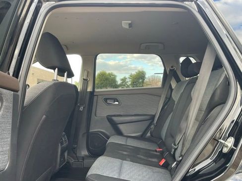 Used 2023 Nissan Rogue SV image 13