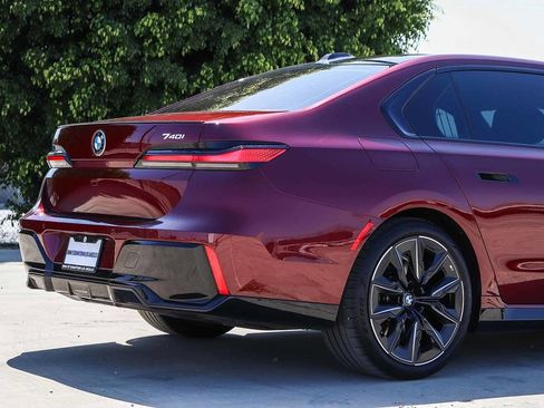 Used 2023 BMW 740i RWD image 11