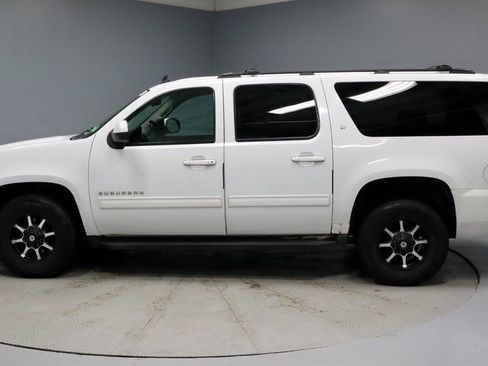 Used 2011 Chevrolet Suburban LT image 6