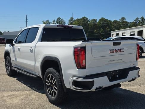 Used 2024 GMC Sierra 1500 AT4 w/ Technology Package AWD/4WD image 3