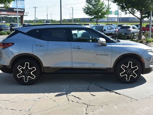 Used 2024 Chevrolet Blazer RS w/ Enhanced Convenience Package FWD image 4