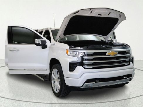 Used 2024 Chevrolet Silverado 1500 High Country w/ Technology Package AWD/4WD image 5