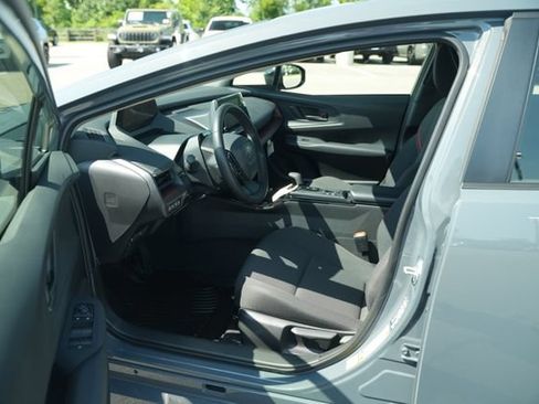 Used 2025 Toyota Prius Plug-In Hybrid FWD image 11