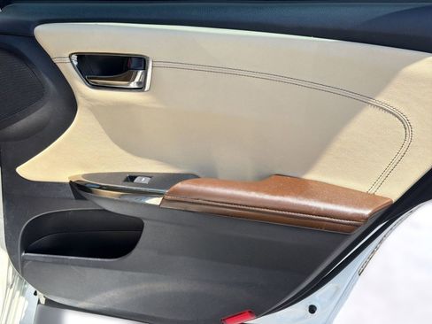 Used 2014 Toyota Avalon Limited w/ Technology Package FWD image 21