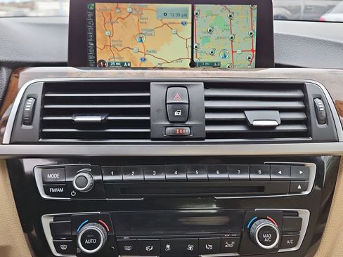 Used 2016 BMW 320i Sedan image 15