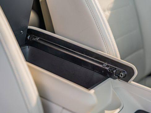 Used 2025 Hyundai Santa Fe Calligraphy w/ Tow & Go Package image 17