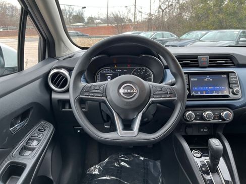 Used 2025 Nissan Versa SV image 32