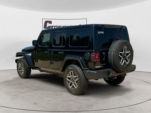 Used 2025 Jeep Wrangler Unlimited Sahara AWD/4WD image 3