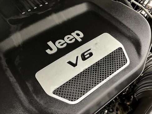 Used 2017 Jeep Wrangler Unlimited Rubicon w/ Connectivity Group AWD/4WD image 33