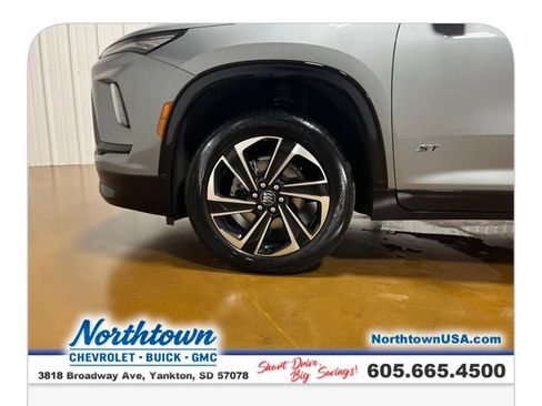 Used 2025 Buick Enclave Sport Touring image 38