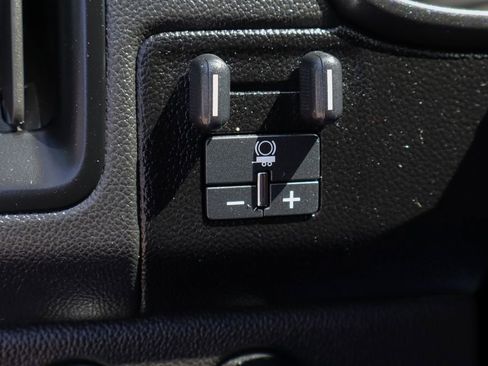 Used 2020 Chevrolet Colorado ZR2 AWD/4WD image 23