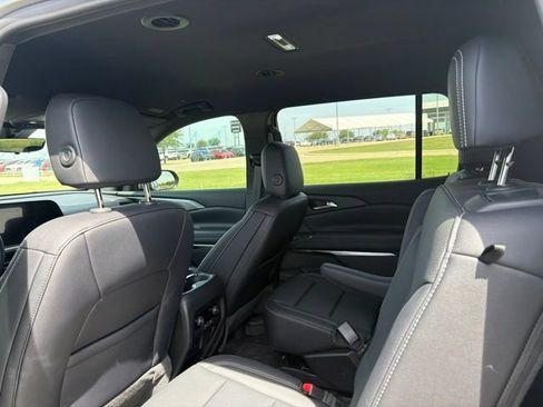 Used 2026 Chevrolet Traverse LT w/ Driver Confidence Package AWD/4WD image 7