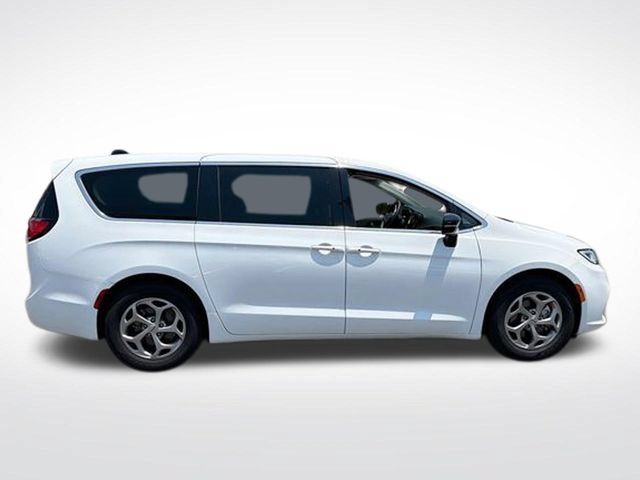 Used 2023 Chrysler Pacifica Touring-L FWD image 5