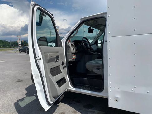 Used 2018 Ford E-350 and Econoline 350 Super Duty RWD image 7