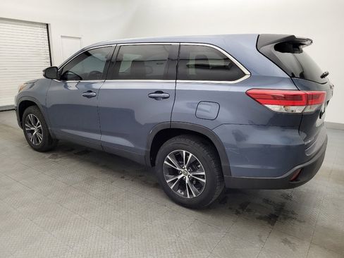 Used 2019 Toyota Highlander LE FWD image 3