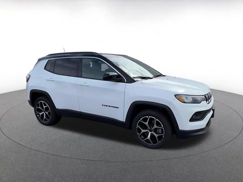 Used 2025 Jeep Compass Limited AWD/4WD image 2