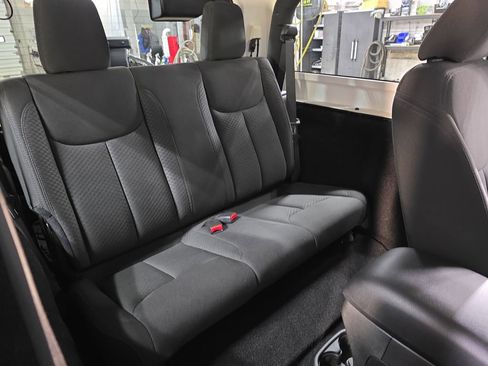 Used 2018 Jeep Wrangler Sport image 11