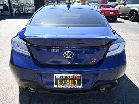 Used 2023 Toyota GR86 RWD image 11